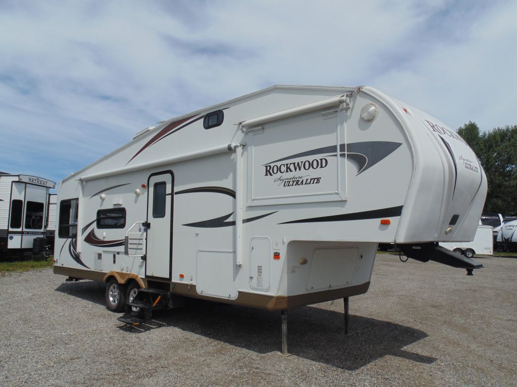 2011 FOREST RIVER ROCKWOOD 8285WS