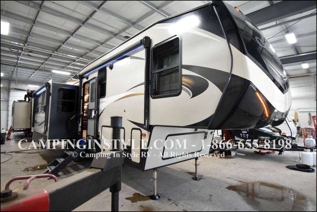 2019 KEYSTONE COUGAR 315RLS (couples)