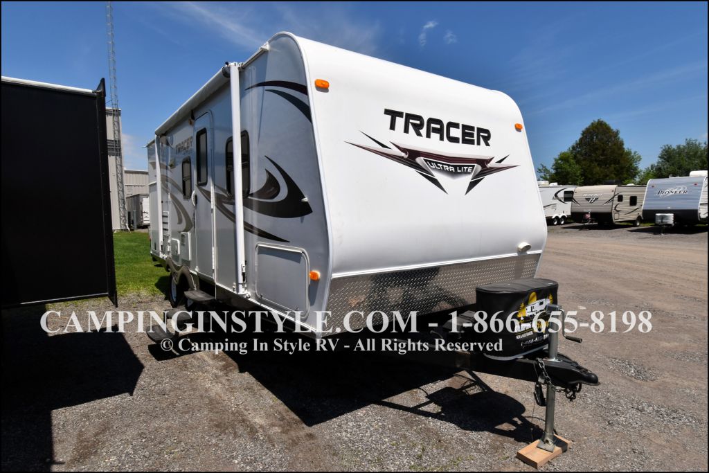 2012 PRIMETIME TRACER 230FBS (couples)