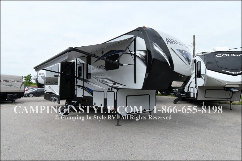 2020 KEYSTONE AVALANCHE 300RE (couples)