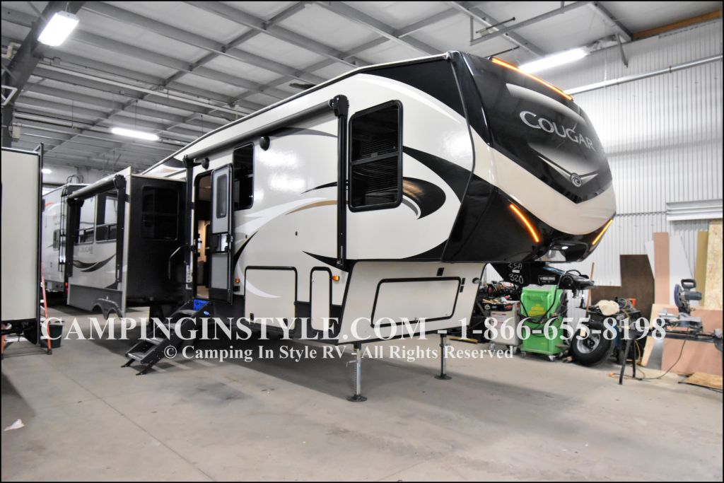 2019 KEYSTONE COUGAR 315RLS (couples)