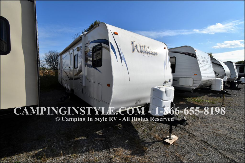 2011 FOREST RIVER WILDCAT 29FKS (couples)