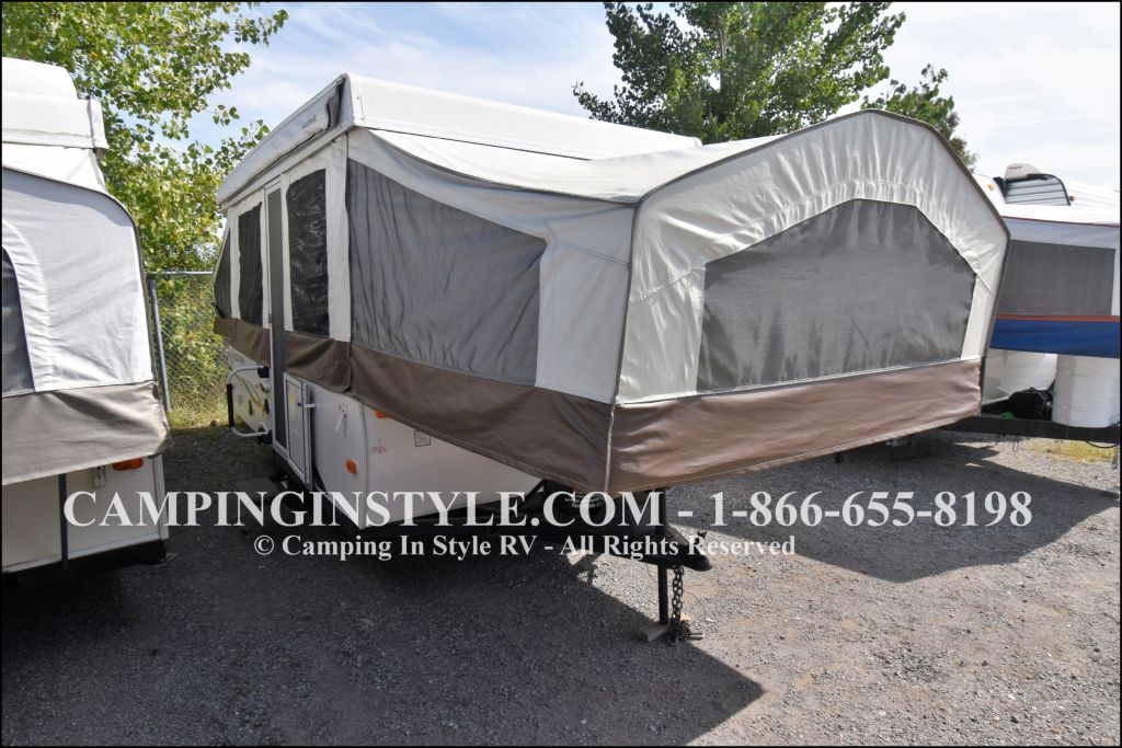 2013 FOREST RIVER ROCKWOOD 2318G (bunks)
