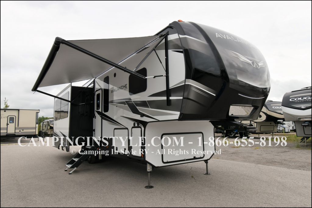 2020 KEYSTONE AVALANCHE 320RS (couples)
