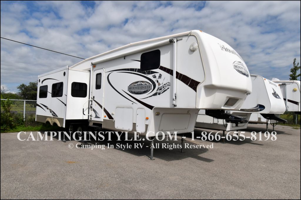 2009 KEYSTONE MOUNTAINEER 305RLT (couples)
