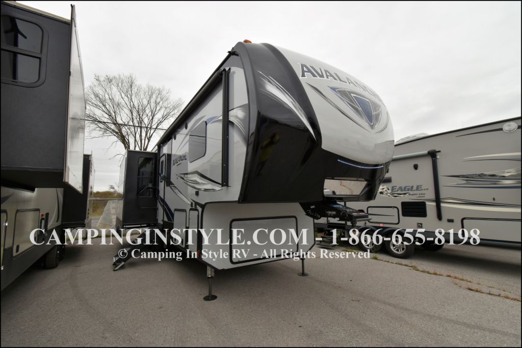 2019 KEYSTONE AVALANCHE 320RS (couples)