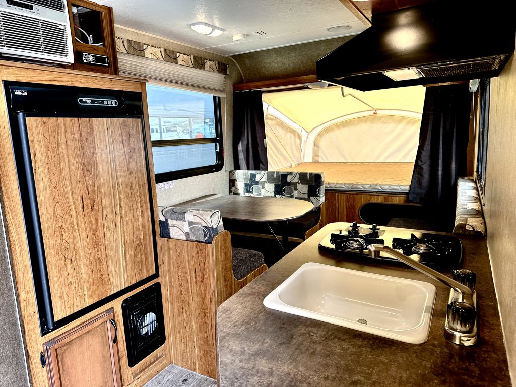 2015 Starcraft RV launch 16rb