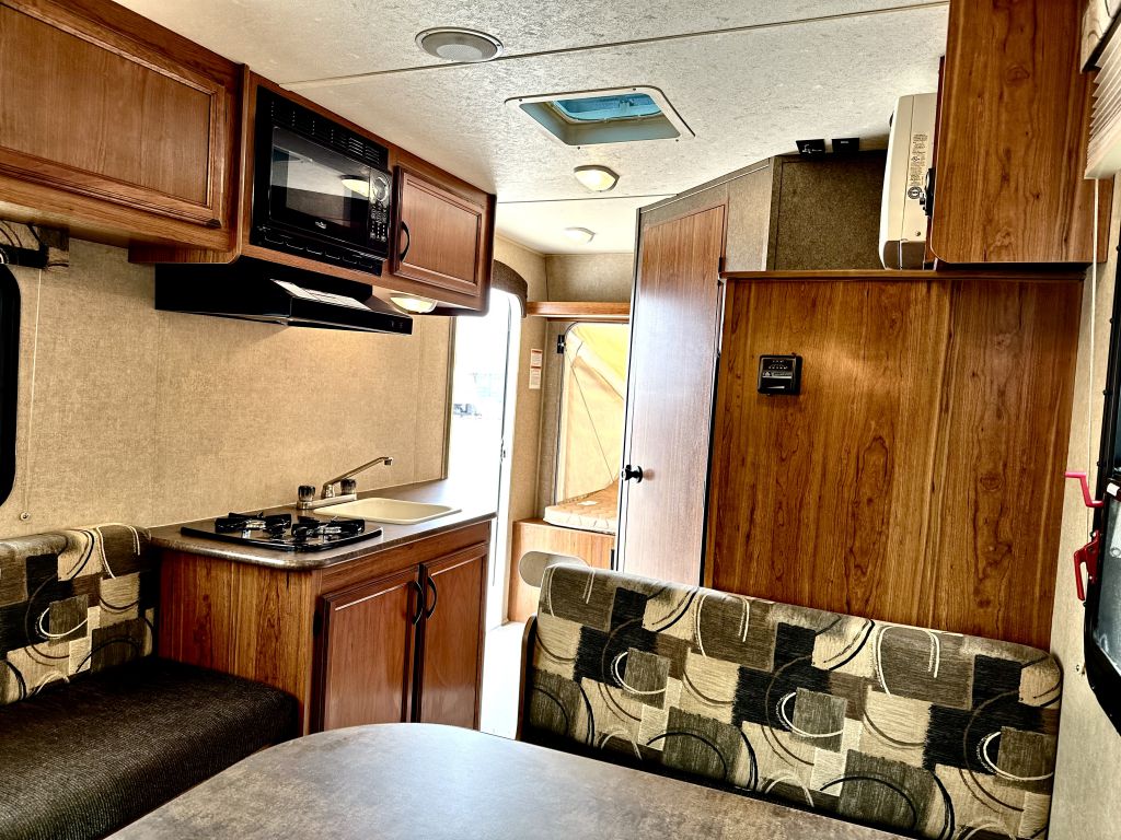 2015 Starcraft RV launch 16rb