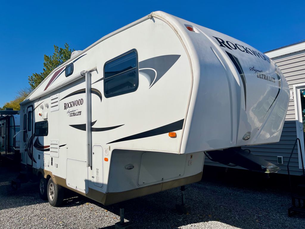 2012 ROCKWOOD SIGNATURE ULTRALITE 8288WS
