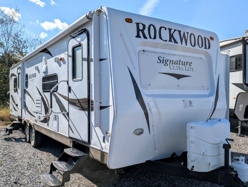 2012 ROCKWOOD ULTRA LITE 8319SS