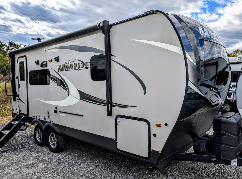 2021 ROCKWOOD MINI LITE 2205S