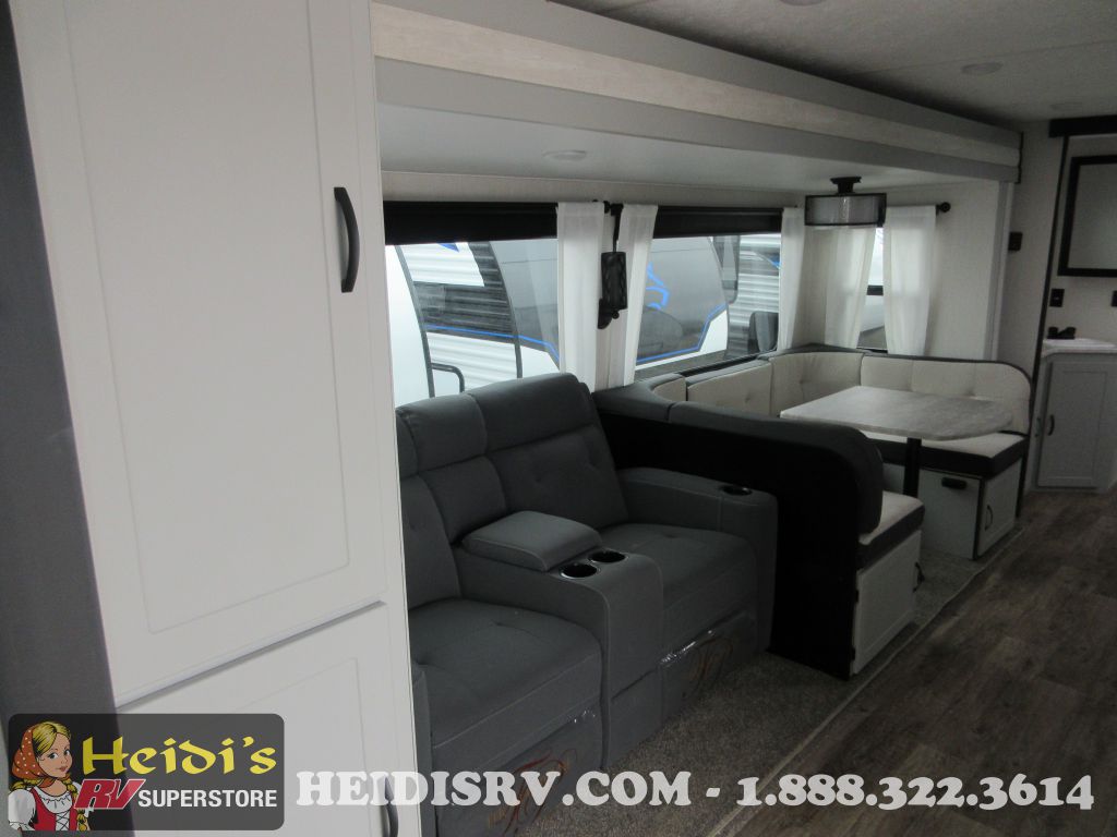 2023 Vibe 28bhe (triple bunks, out. kitchen)