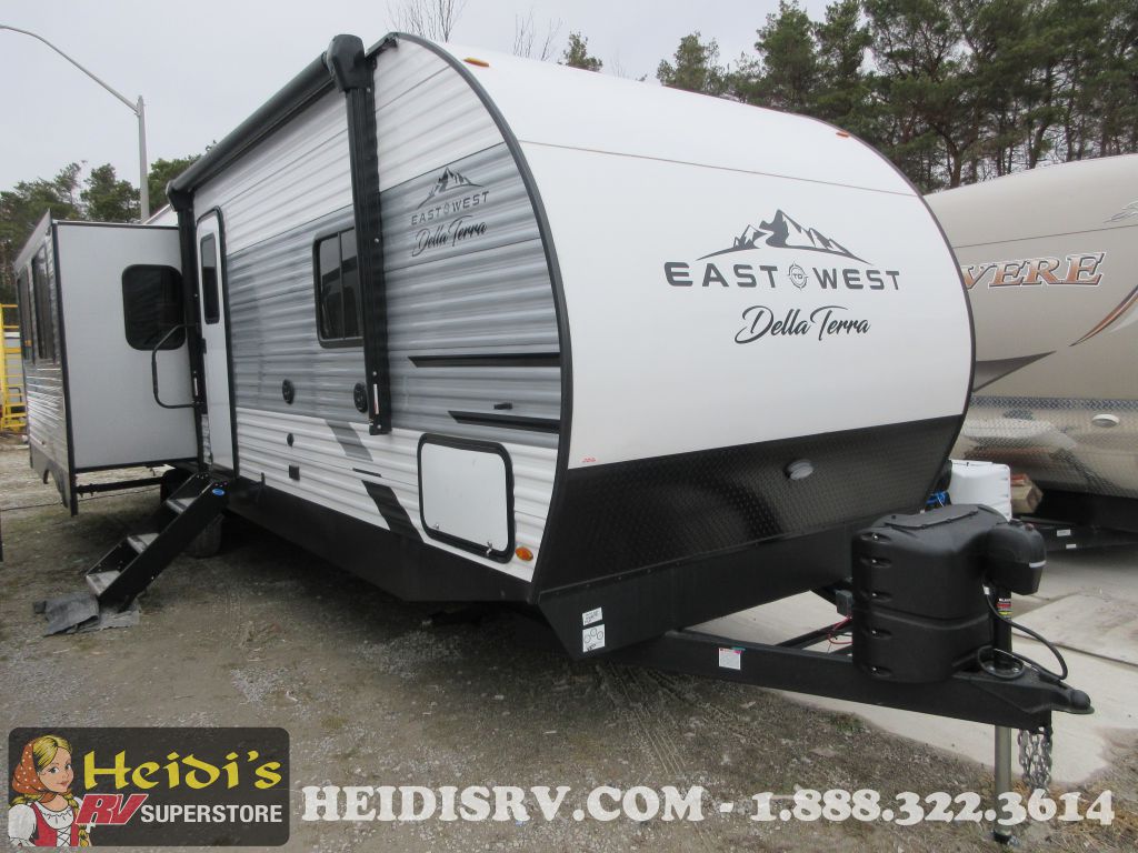 2023 EAST TO WEST DELLA TERRA 292MK (ISLAND KITCHEN)