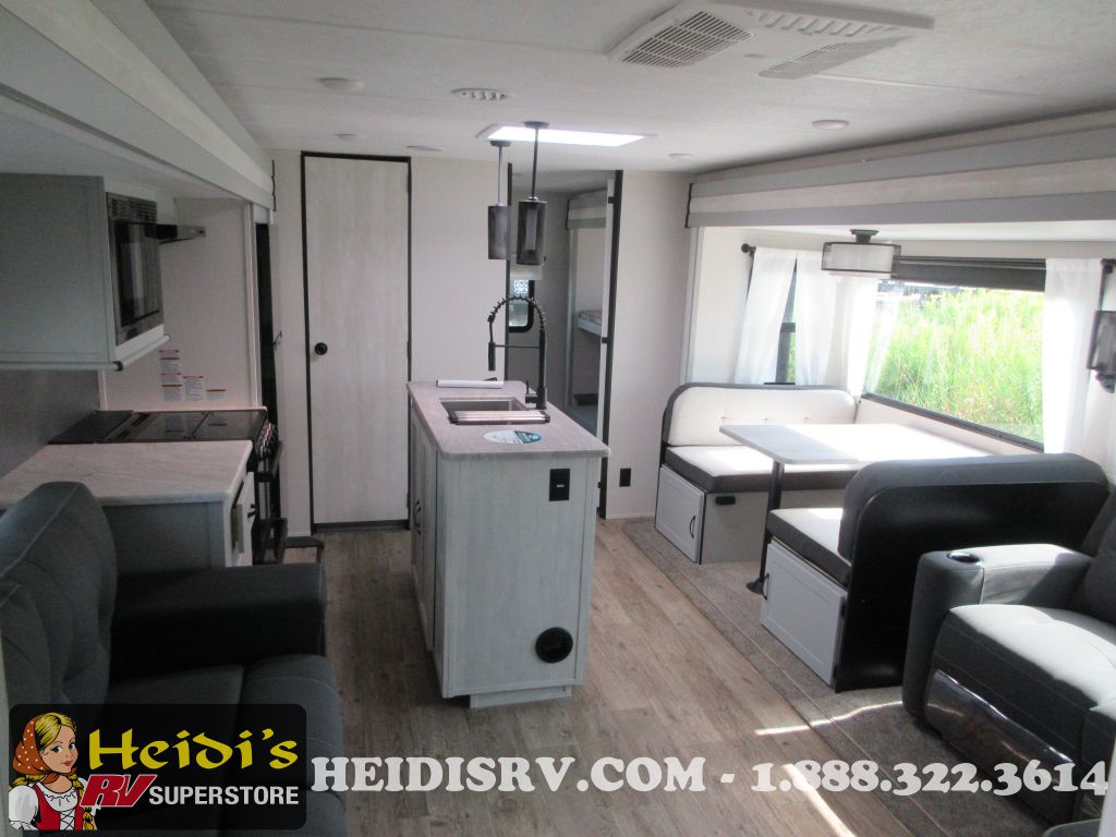 2023 Vibe 34bh (triple bunks, island kitchen, out. kitchen)