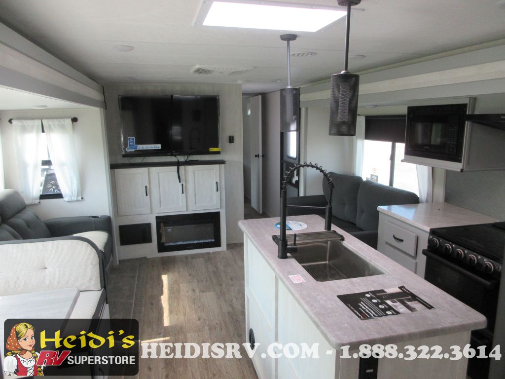 2023 Vibe 34bh (triple bunks, island kitchen, out. kitchen)