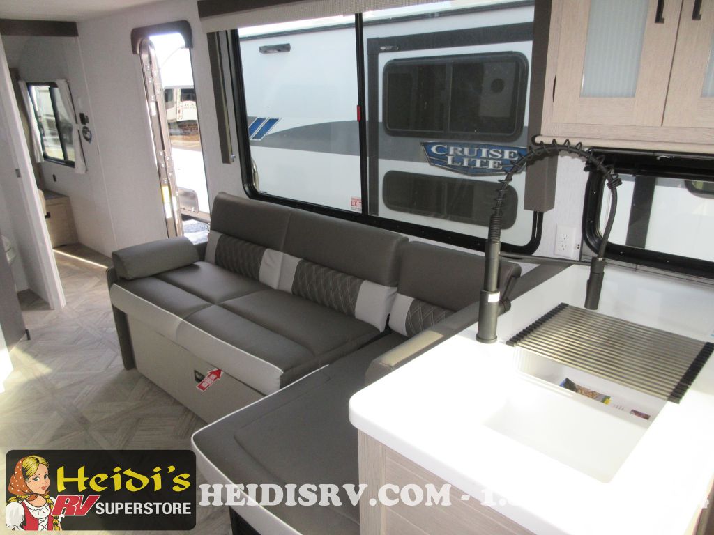 2024 Forest River cruise lite 24view xl (hidden bunks, outside kit.)