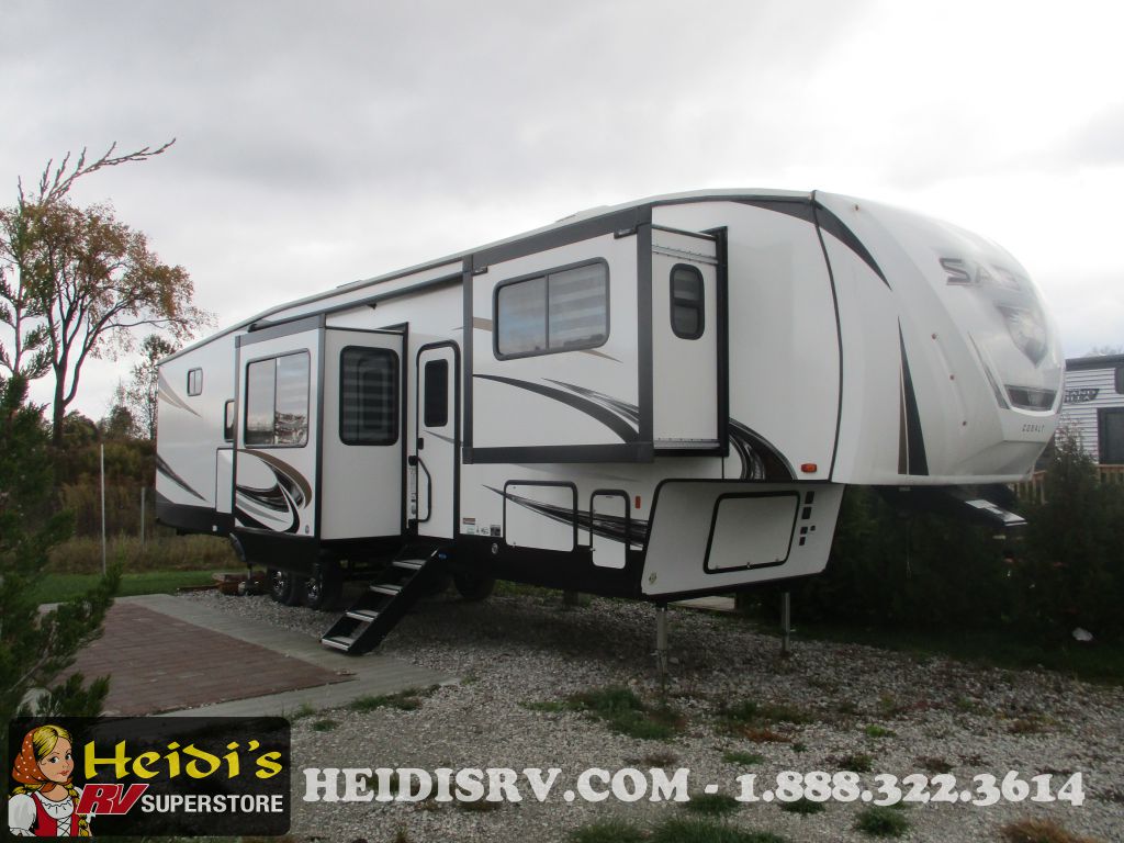 2022 FOREST RIVER SABRE 37FLH (1 & 1/2 BATHS, OUTSIDE KITCHEN)