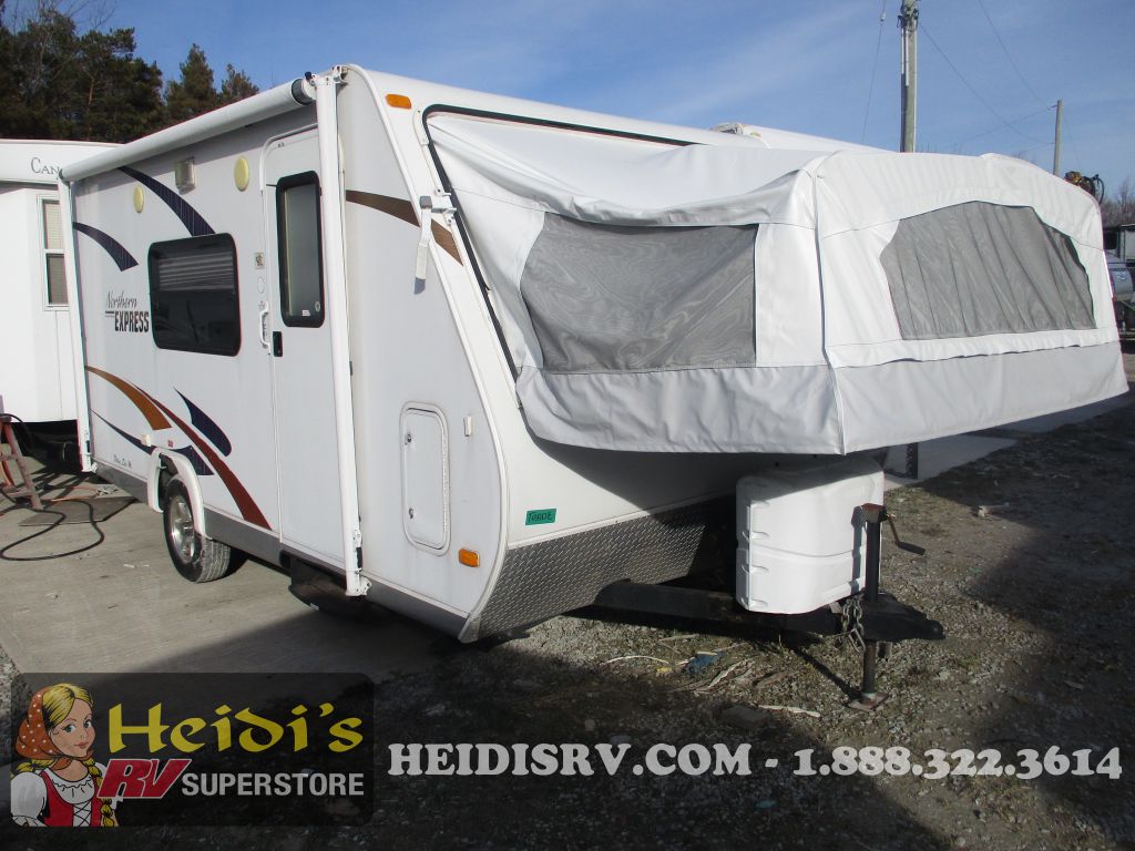 2012 GULFSTREAM NORTHERN EXPRESS 820EX (REAR BATHROOM, TENT END *)