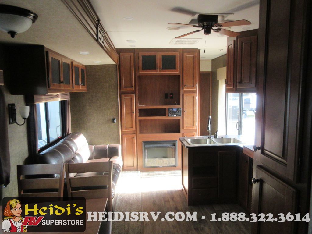 2015 Heartland 41bhl (bunks, 1 + 1/2 bath)