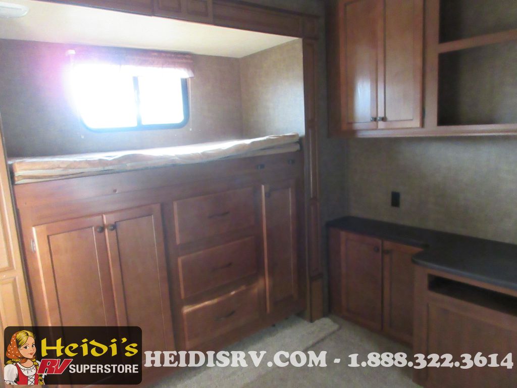 2015 Heartland 41bhl (bunks, 1 + 1/2 bath)