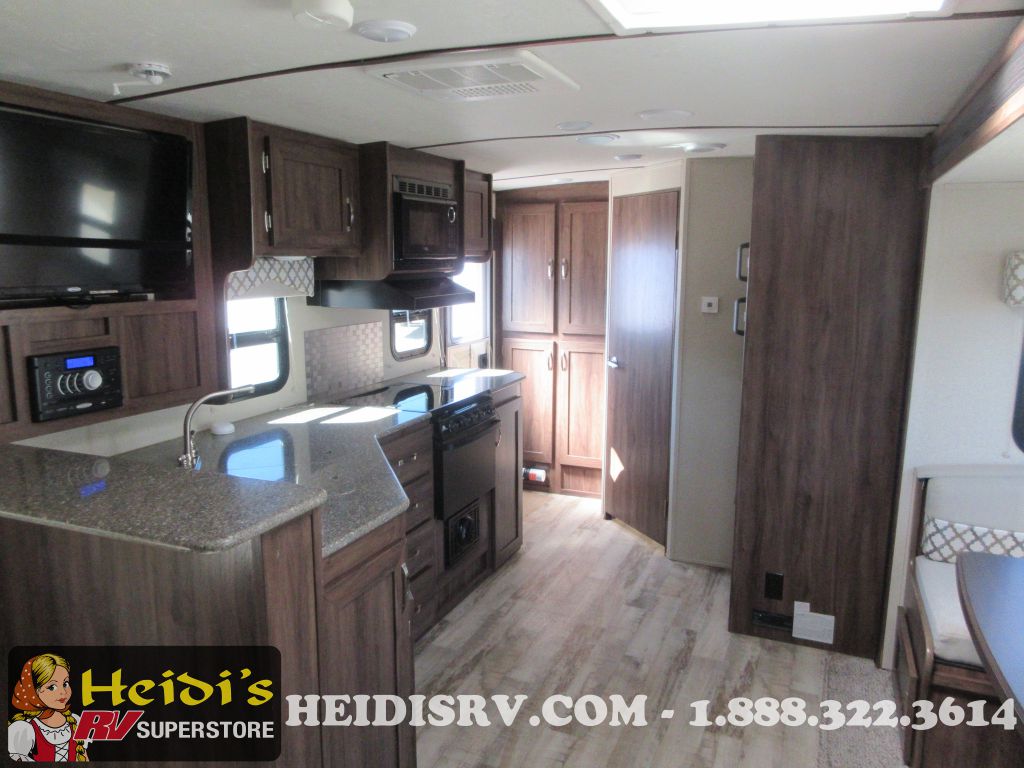 2017 Layton 235rbs (rear bath*)