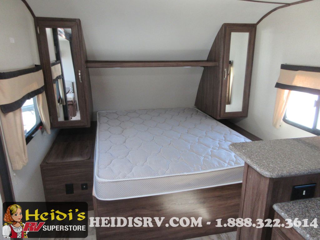 2017 Layton 235rbs (rear bath*)