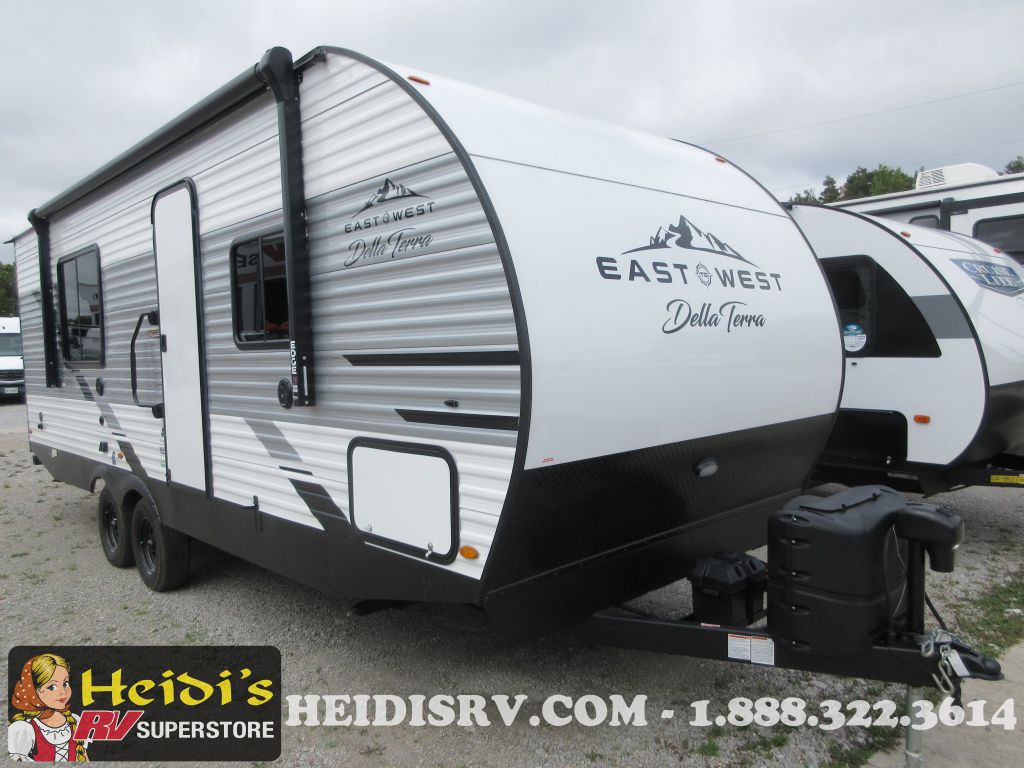 2022 EAST TO WEST DELLA TERRA 230RB (REAR BATHROOM*)