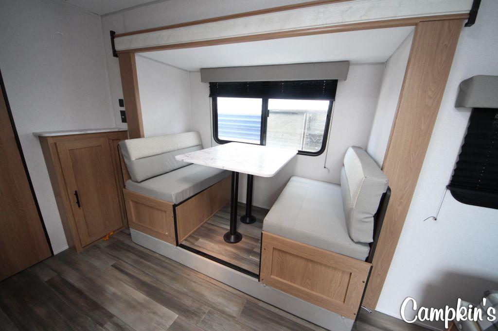 2022 PRIMETIME AVENGER LT 17FQS