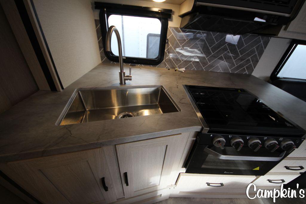 2022 COACHMEN APEX 300BHS