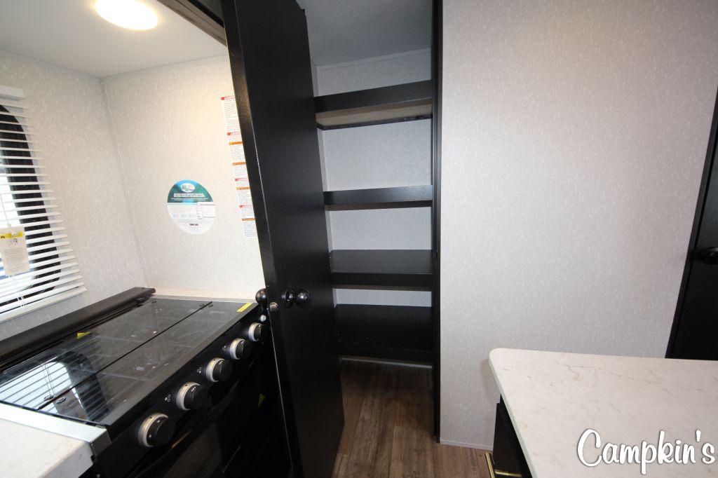 2022 FOREST RIVER CHEROKEE 304BH (SPECIAL)