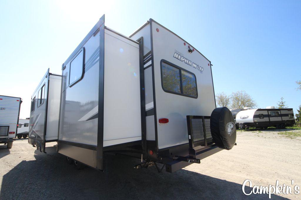 2022 FOREST RIVER CHEROKEE ALPHA WOLF 33BH-L