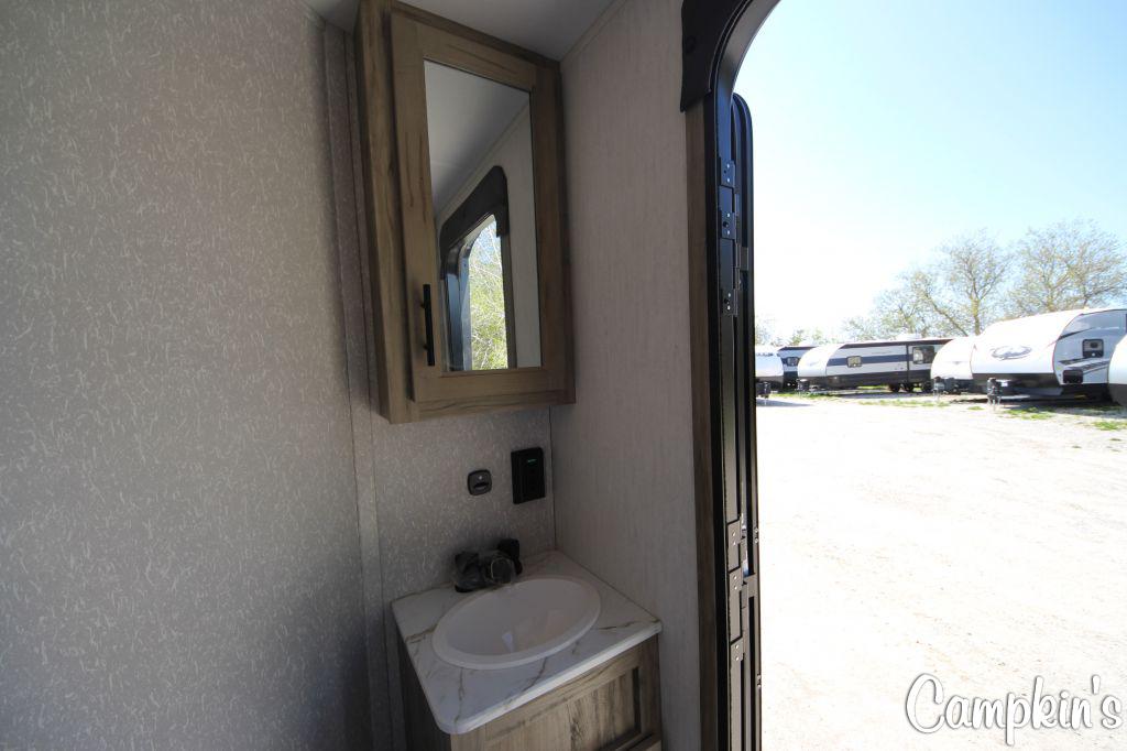 2022 FOREST RIVER CHEROKEE ALPHA WOLF 33BH-L