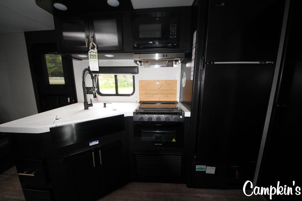 2022 FOREST RIVER CHEROKEE GREY WOLF 27RR