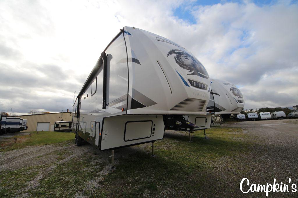 2022 FOREST RIVER CHEROKEE ARCTIC WOLF 3660 SUITE