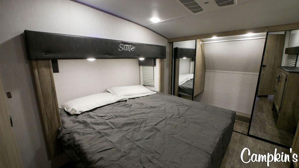 2022 FOREST RIVER CHEROKEE ARCTIC WOLF 3660 SUITE