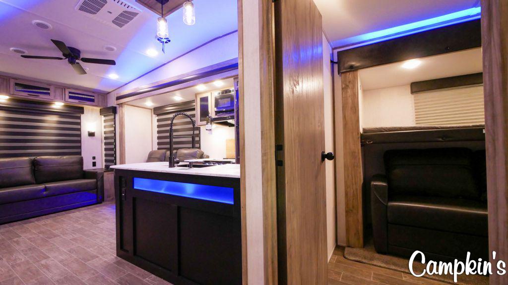 2022 FOREST RIVER CHEROKEE ARCTIC WOLF 3660 SUITE