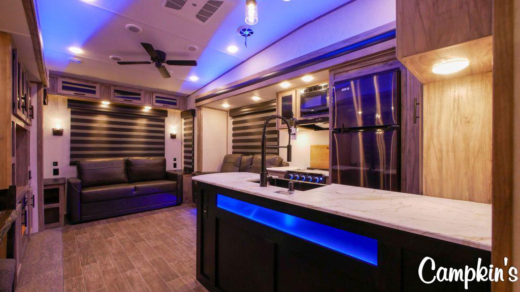 2022 FOREST RIVER CHEROKEE ARCTIC WOLF 3660 SUITE
