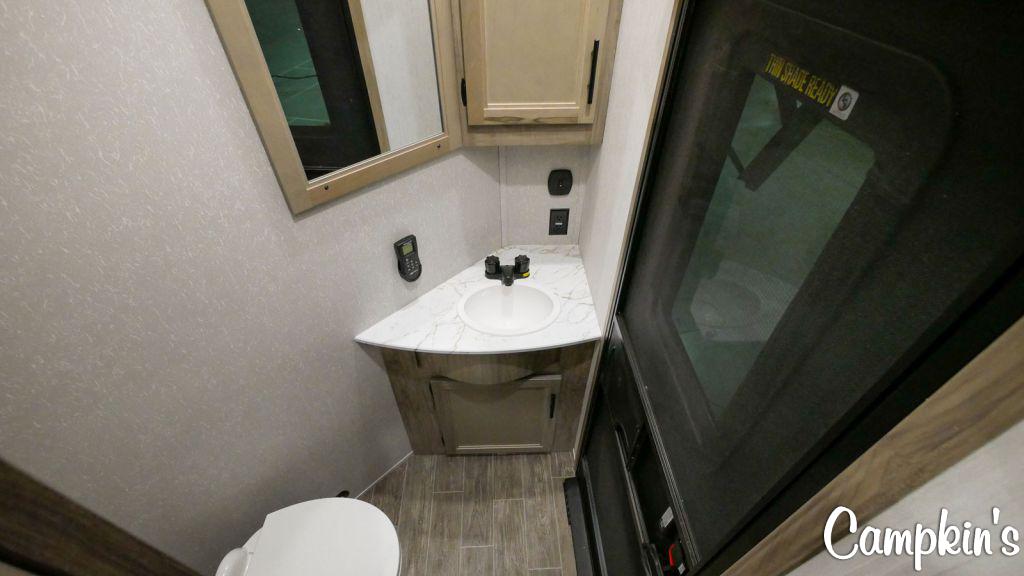 2022 FOREST RIVER CHEROKEE ARCTIC WOLF 3770 SUITE