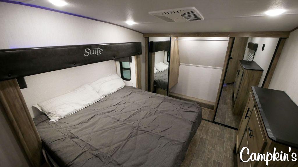 2022 FOREST RIVER CHEROKEE ARCTIC WOLF 3770 SUITE