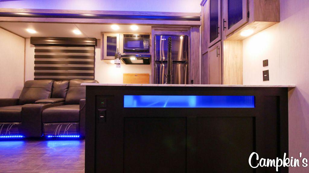 2022 FOREST RIVER CHEROKEE ARCTIC WOLF 3660 SUITE