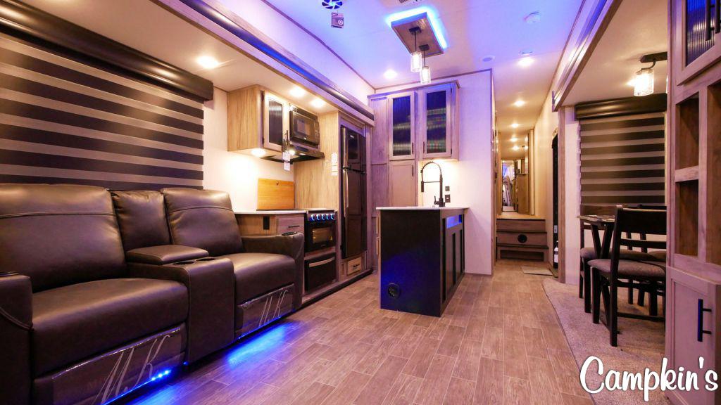 2022 FOREST RIVER CHEROKEE ARCTIC WOLF 3660 SUITE