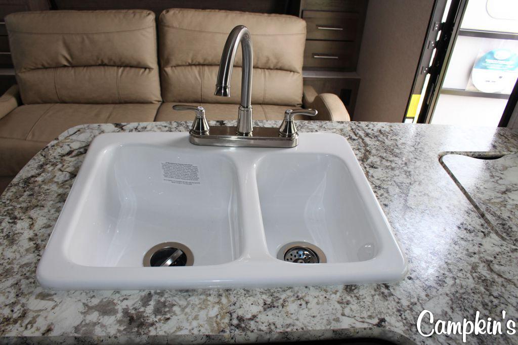 2019 FOREST RIVER SURVEYOR 200MBLE
