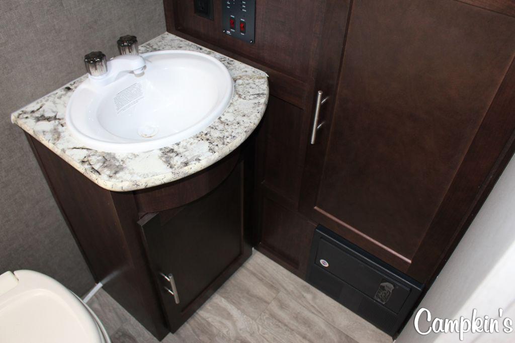 2019 FOREST RIVER SURVEYOR 200MBLE