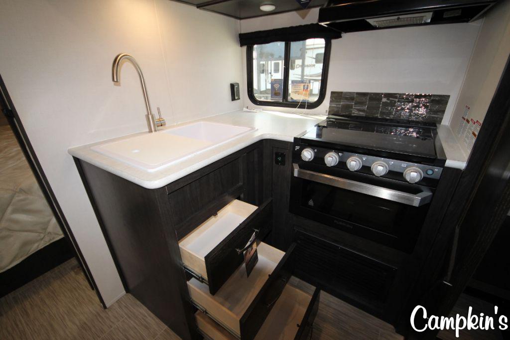 2019 PRIMETIME SURVEYOR LEGEND 241RBLE
