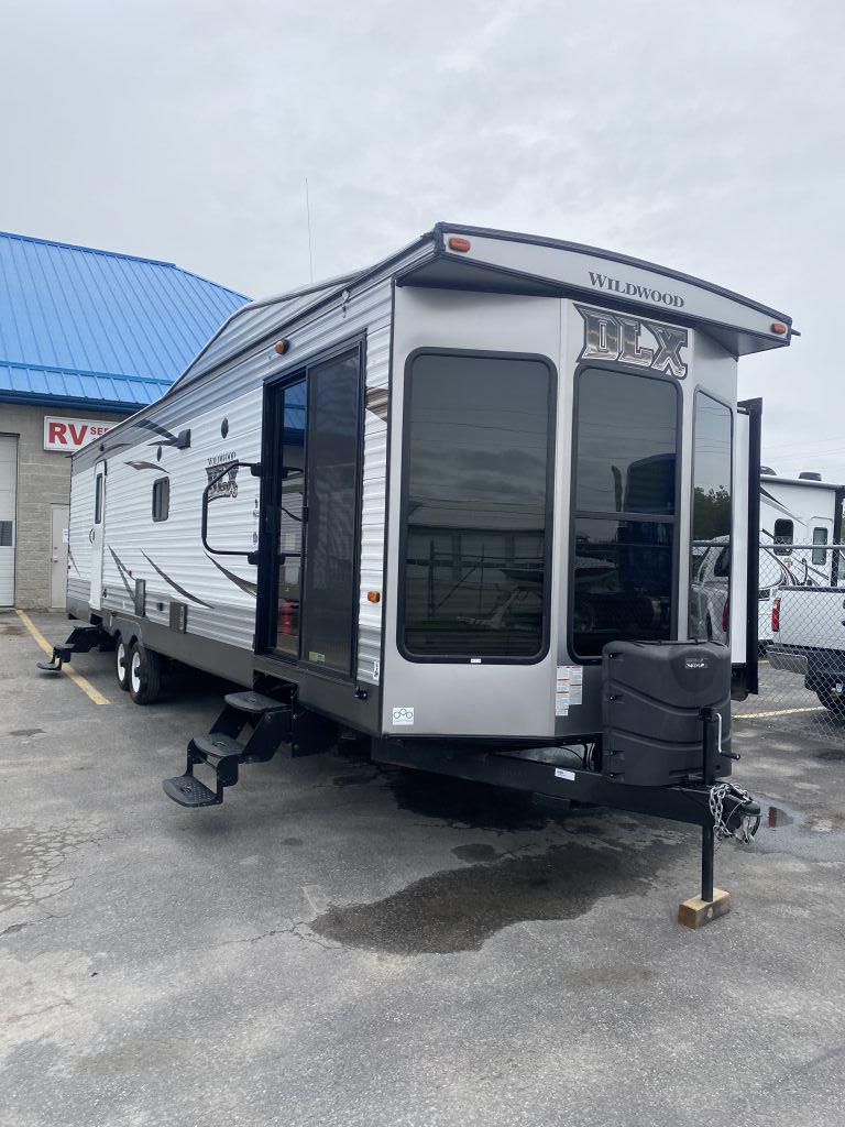 Vehicle Image - 2017 FOREST RIVER Wildwood DLX 353flfb