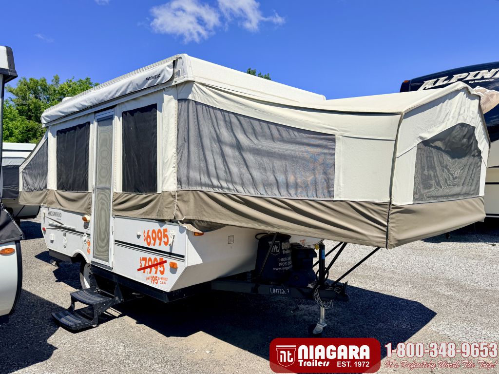 2011 FOREST RIVER ROCKWOOD FREEDOM 2318G