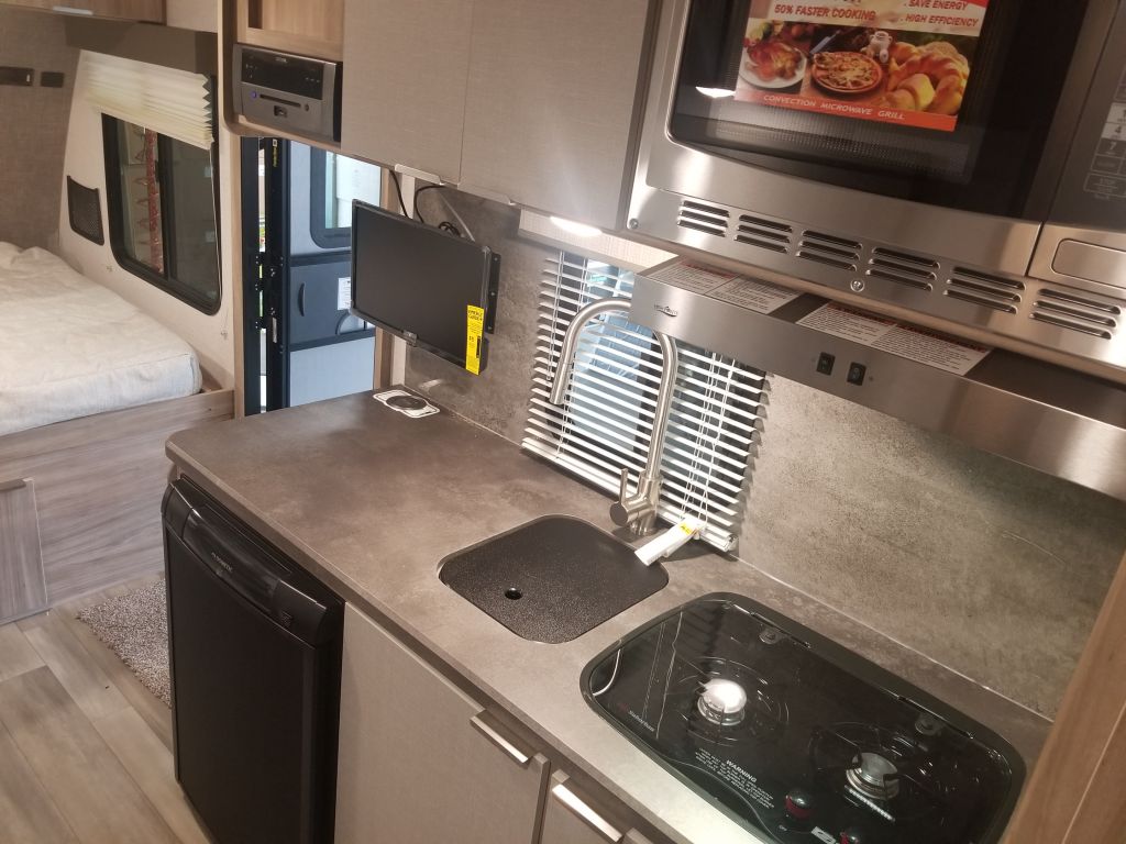 2022 Winnebago 1700bh