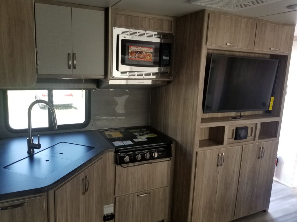 2022 Winnebago 2327tb