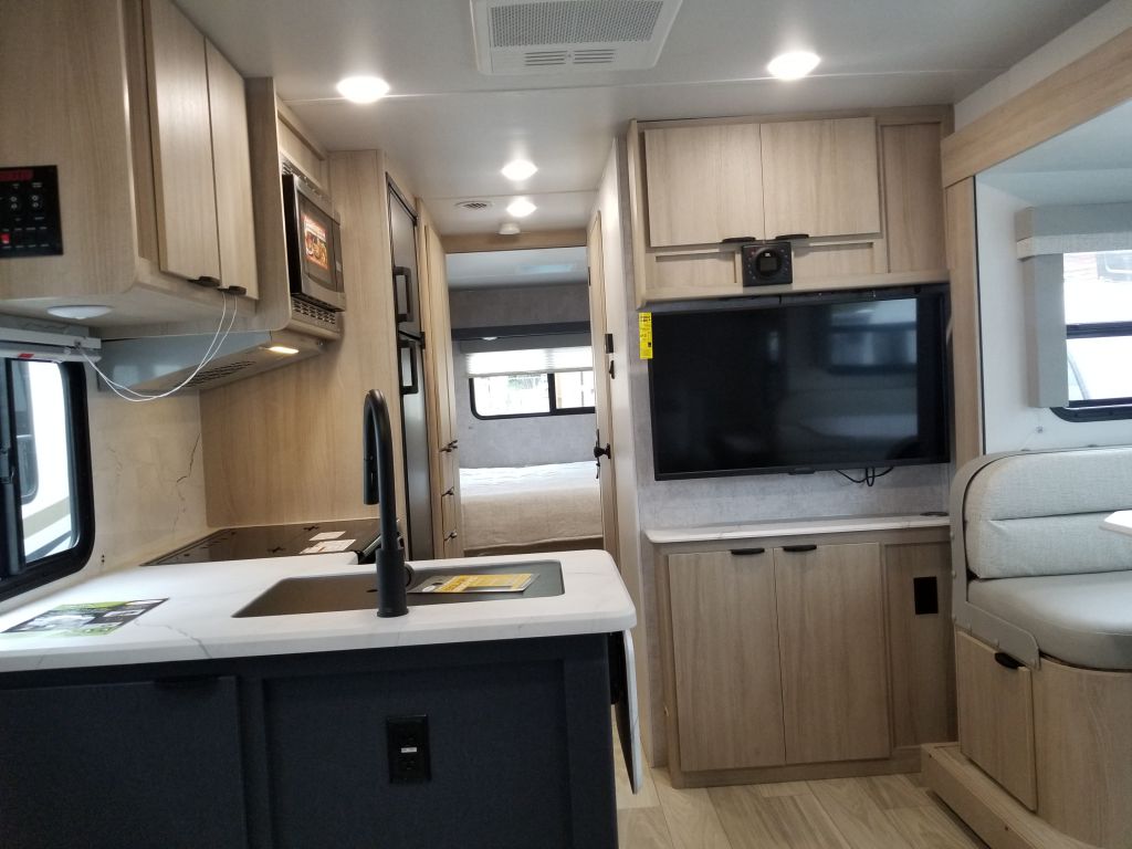 2023 Winnebago 2500fl