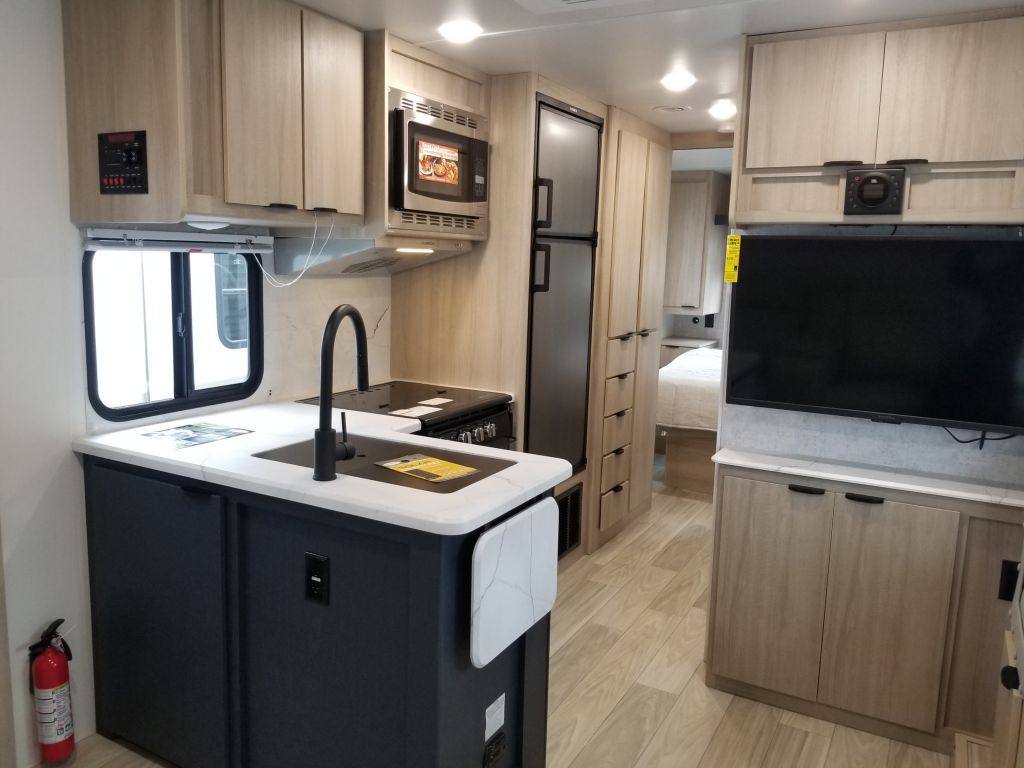 2023 Winnebago 2500fl